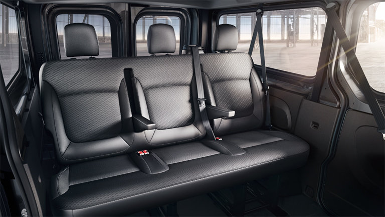 Een foto van een nieuwe Opel Vivaro Combi bus interieur van Taxi Josse Assen.